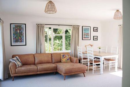 Sunny Elevated Home Near Tahunanui Beach – Privacy, Views and Character - Photo 4