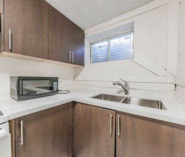 For Lease - 22 Hazelglen Court, Brampton, Ontario - Photo 3