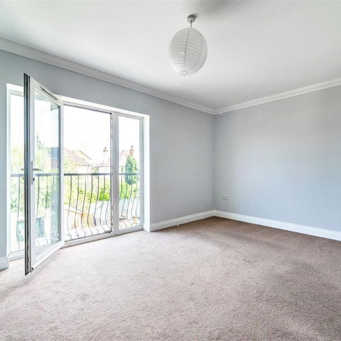 3 bedroom flat to rent - Photo 1