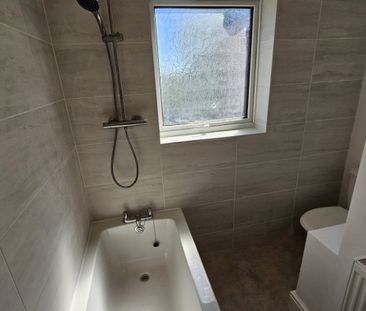 2 bed Terraced - To Let - Photo 4