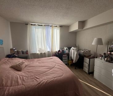 MOVE-IN READY 5½ IN DOWNTOWN MONTREAL | AVAILABLE NOVEMBER 1st - Photo 4