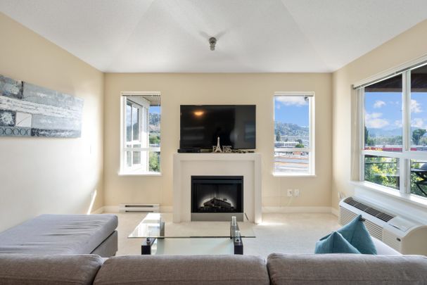 Wonderful Waterscapes – Top Floor - Photo 1