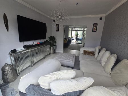 3 bedroom semi-detached house to rent - Photo 3