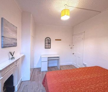 4 bedroom terraced house to rent - Photo 1