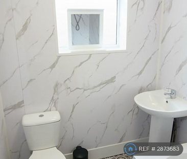1 bedroom in a house share to rent - Photo 6