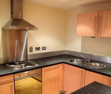 2 bedroom Flat To Let - Photo 4