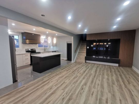 For Lease - 58 Erinlea Crescent Unit# Main, Toronto, Ontario - Photo 1