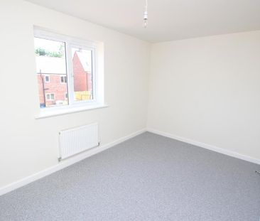2 bedroom semi-detached house to rent - Photo 3
