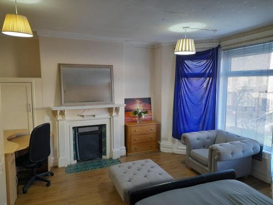3 bedroom house share to rent - Photo 1
