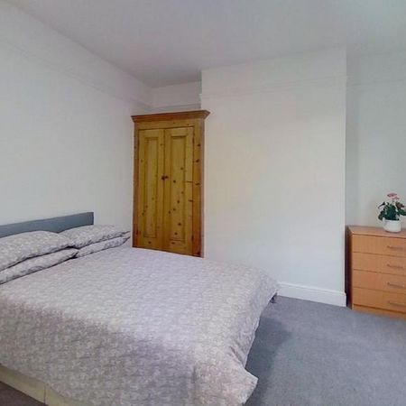 4 bedroom private hall to rent - Photo 3