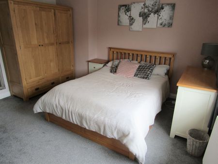 2 Bed Terraced House, Tideswell Road, B42 - Photo 5