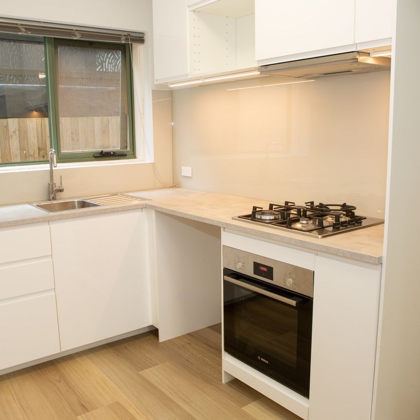Sunny, Neat & Modern! - Photo 1