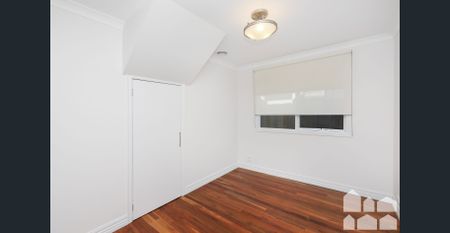 An Entertainers Delight! Extensive Kingsville Living, Pool With Upkeep Included - Photo 5