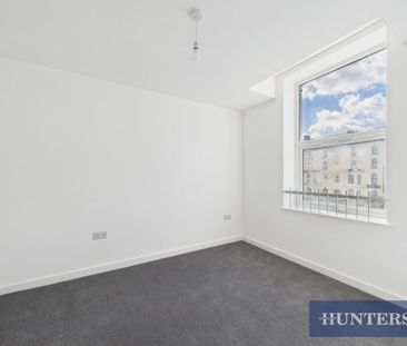 2 bedroom Flat To Let - Photo 2