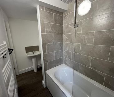 2 bedroom end of terrace house to rent - Photo 2