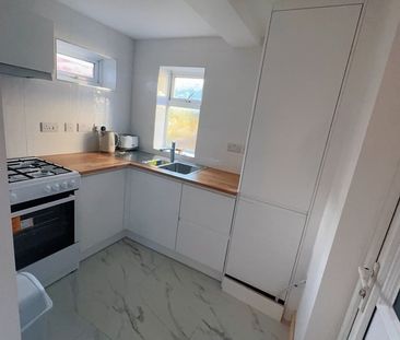 Room in a Shared House, Clarendon Road, M16 - Photo 2