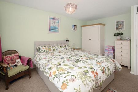 2 bedroom semi-detached house to rent - Photo 4