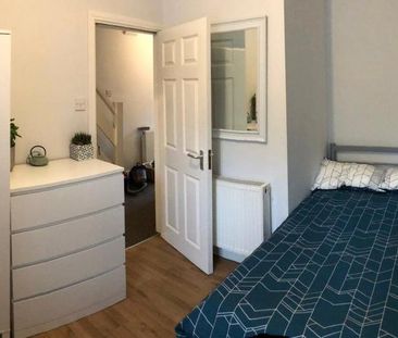 6 bedroom terraced house to rent - Photo 3