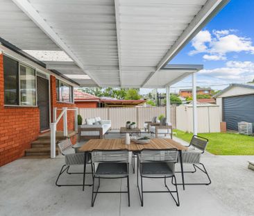 Spacious 3-Bedroom Brick Home in Popular Yagoona West - Photo 2