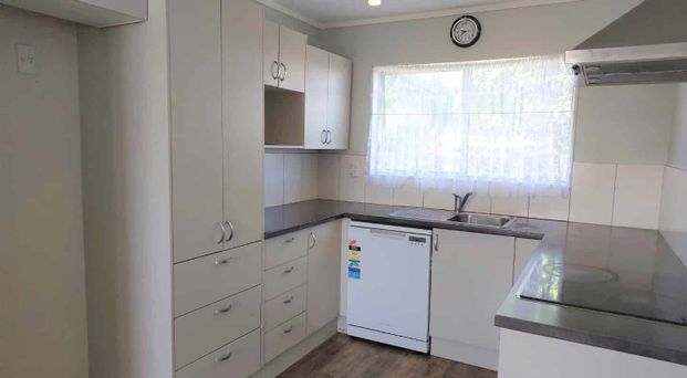 Sunny Three-Bedroom Family Home - Photo 1