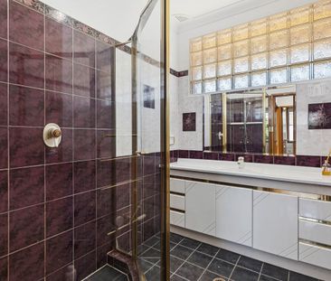 Spacious Single-Level Villa in Leafy Bardwell Valley - Photo 6