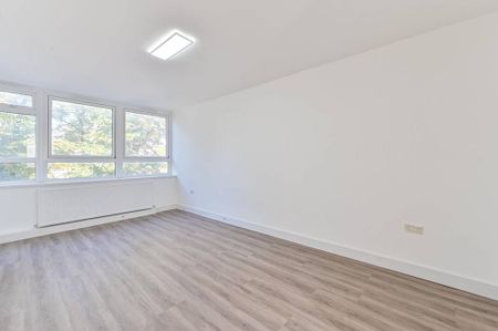 3 bedroom flat to rent - Photo 2