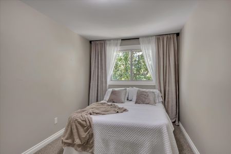 For Lease - 819 Cameron Street, Peterborough, Ontario - Photo 3