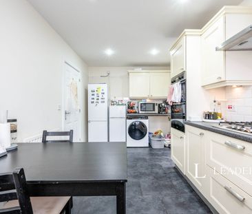 Large 5 bedroom Home - LU4 - Close to Leagrave Station - Photo 4