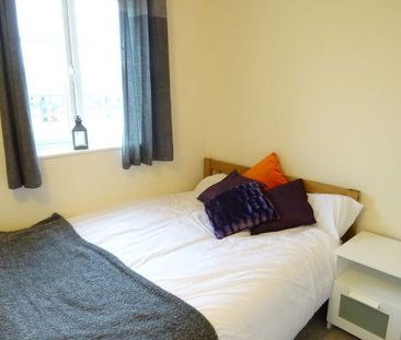 1 bedroom in a house share to rent - Photo 2