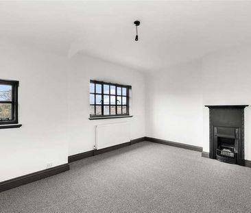 Epping Upland, CM16 - Photo 2