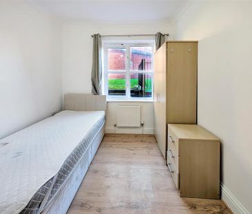 3 bedroom apartment to rent - Photo 2