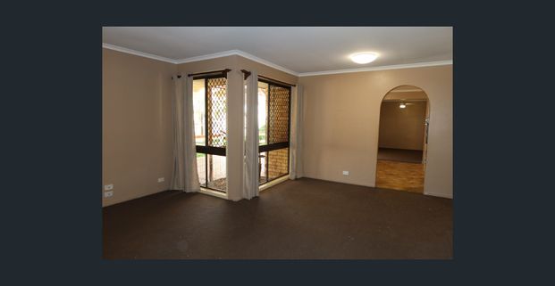 CLONTARF LOWSET BRICK HOME WITH AIR CON LIVING AREA - Photo 1