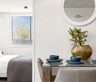 Stylish & Convenient Living in the Heart of Thornbury - Photo 2