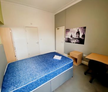 5 bed Room 4 - Photo 3