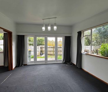 3 Bedrooms Wainuiomata - Photo 1