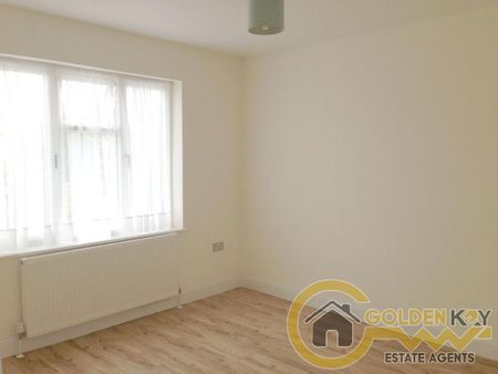 4 bedroom semi-detached house to rent - Photo 3