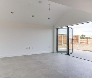 4 bedroom link detached house to rent - Photo 1