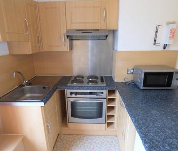 Room 1, 14 Bankfield Road, Huddersfield, HD1 3HR - Photo 6