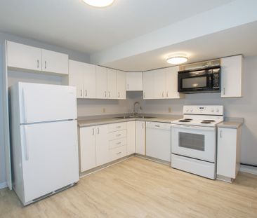 14 Douglas Ave, Welland - All Inclusive 2 Bed Lower - Photo 2