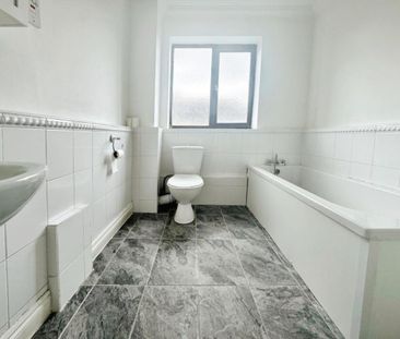 Harlow Road, Rainham, RM13 - Photo 2