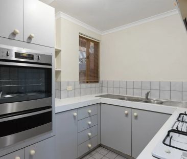 Stylish Townhouse in Thriving Leederville - Photo 4