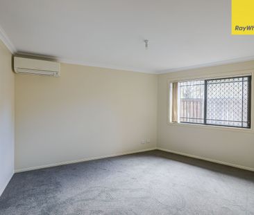 EXPANSIVE DOUBLE STOREY HOME IN QUIET STREET - Photo 2