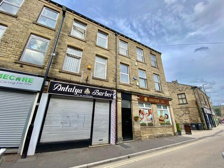 Southgate, Elland - Photo 2