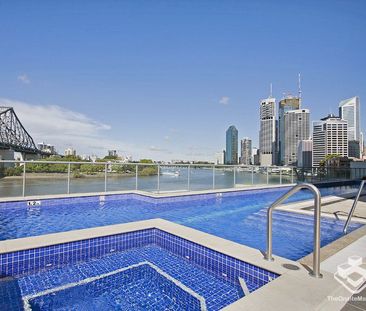 Fully Furnished Studio with Carpark, Storage & Stunning Views - Photo 3