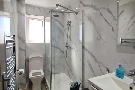 Swanholm Gardens, Calcot, RG31 - Photo 3