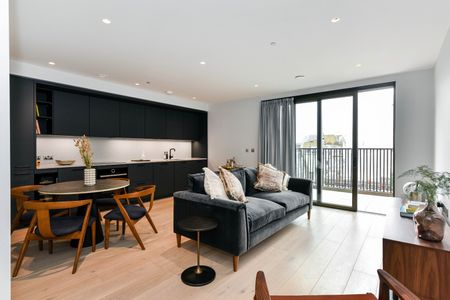 2 Bedroom Apartment, Ganton Street W1F - Photo 5