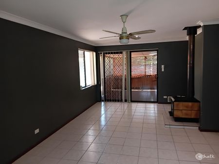 FAMILY HOME IN GREAT LOCATION !! - Photo 3