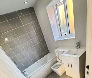 Vicarage Close, South Kirkby, Pontefract, West Yorkshire, WF9 - Photo 5