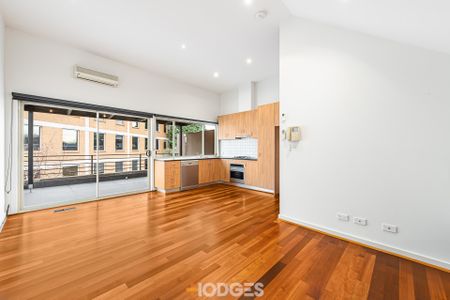 TOWNHOUSE LIVING - Photo 4