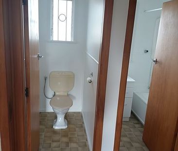 Central, sunny and well-maintained 2 Bedroom Unit. - Photo 5